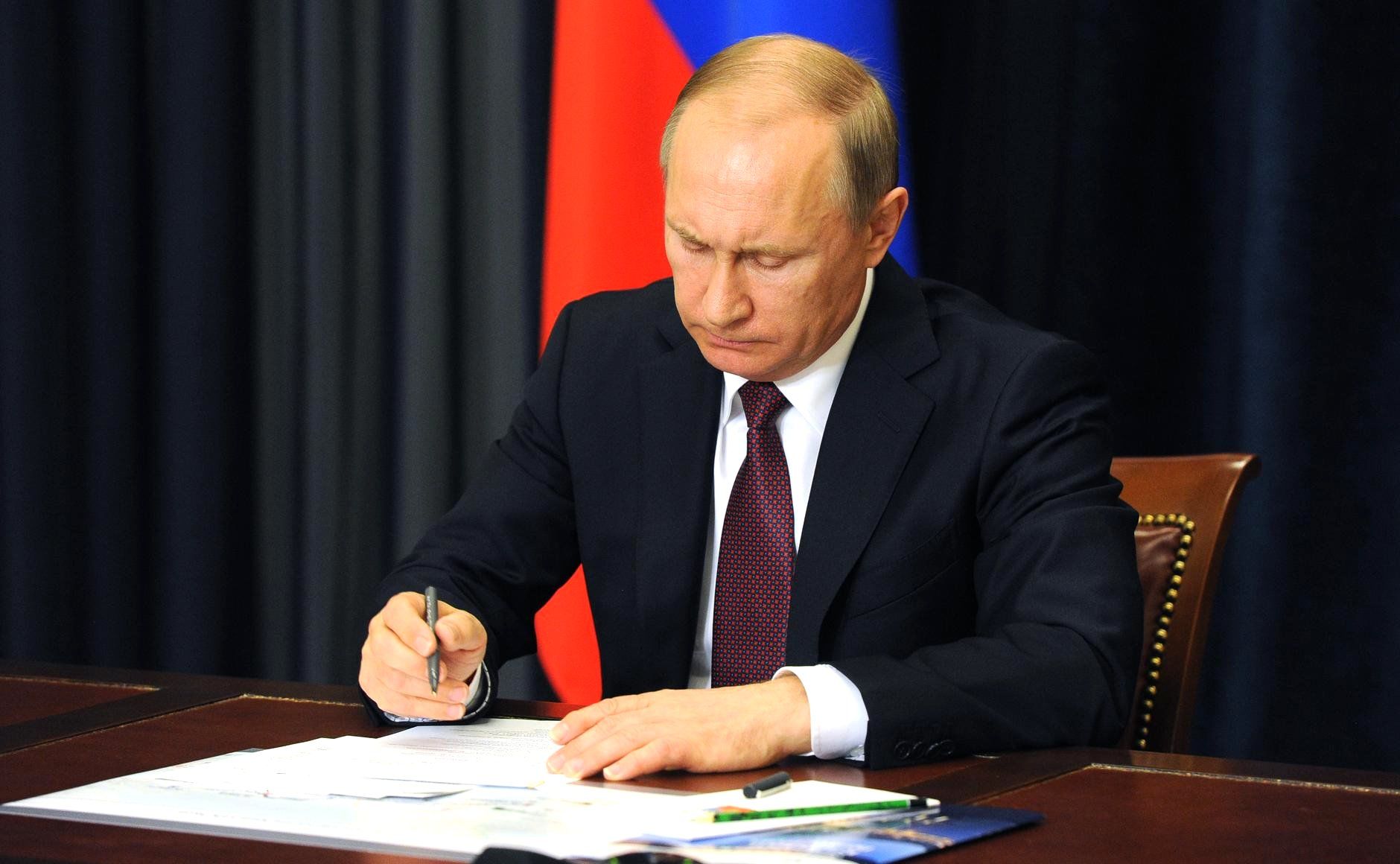 Владимир Путин подписал указ об «особенностях правового положения» граждан Украины на «присоединённых» территориях
